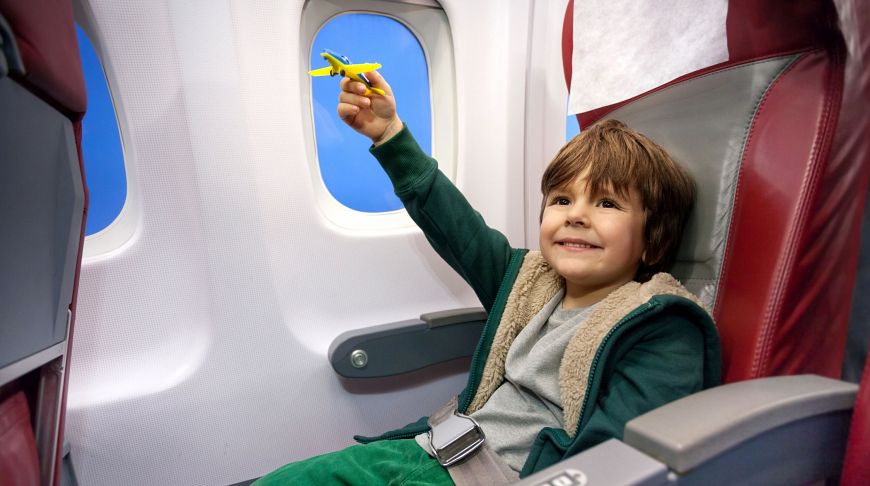 Со скольки лет можно летать без родителей на самолете